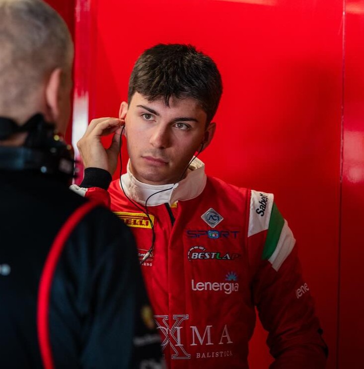 Filippo in preparazione per salire in auto
